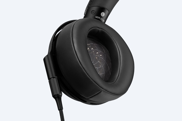MDR-Z7M2 Headphones | Extreme Comfort & High-Res Audio | Sony